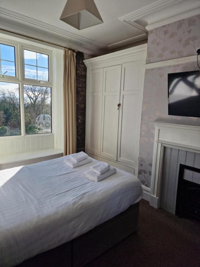 Broadway House Bed & Breakfast Laugharne Exterior photo