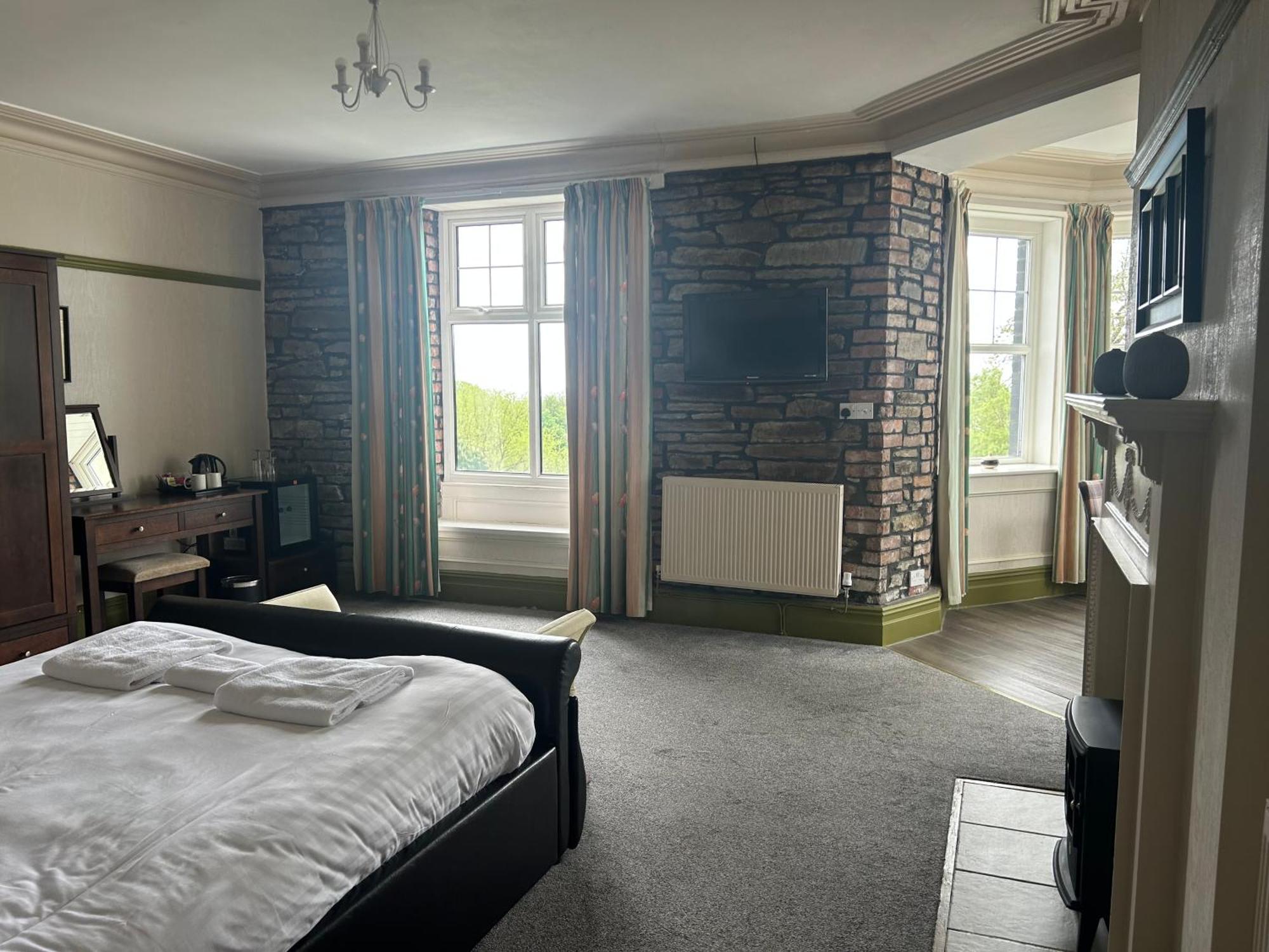 Broadway House Bed & Breakfast Laugharne Exterior photo